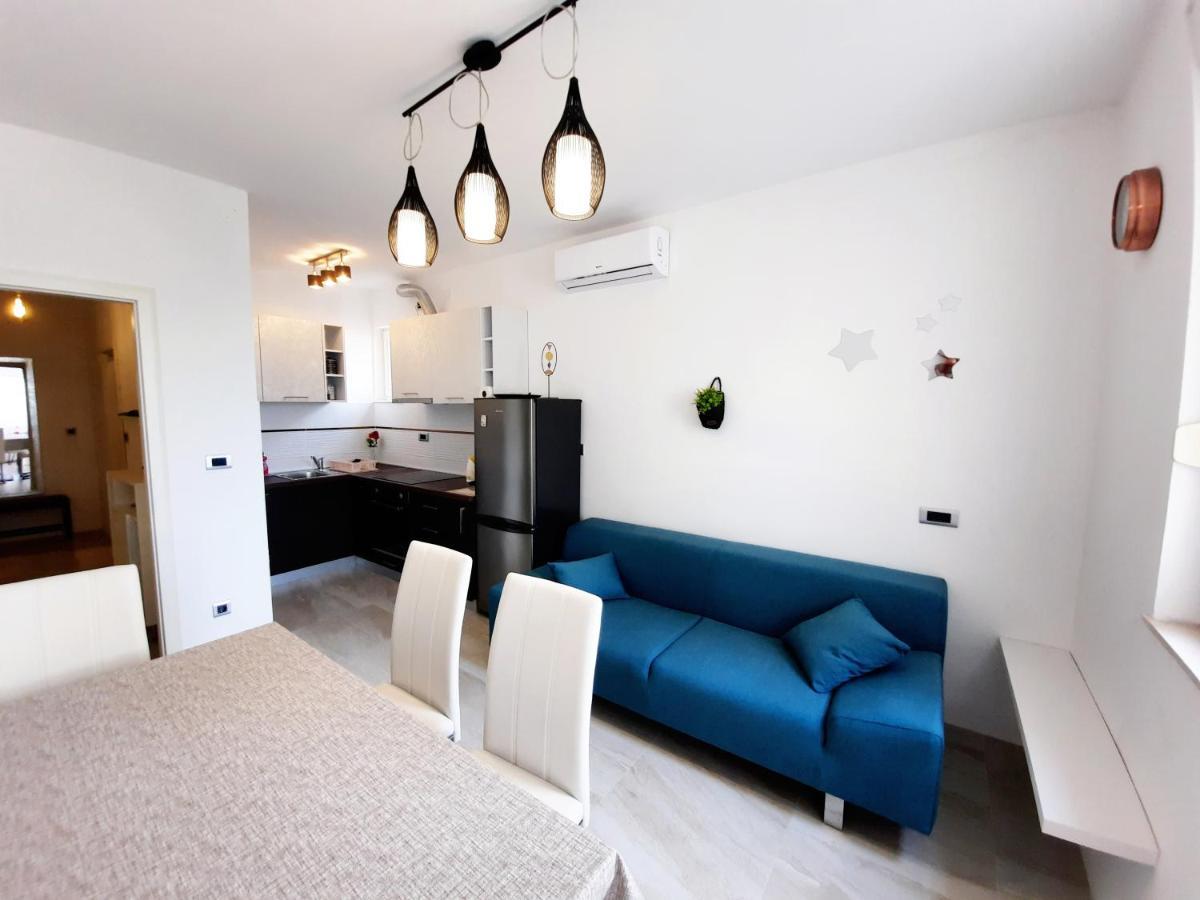 Split Symphony Veranda: Modern, New Apartment Exteriér fotografie