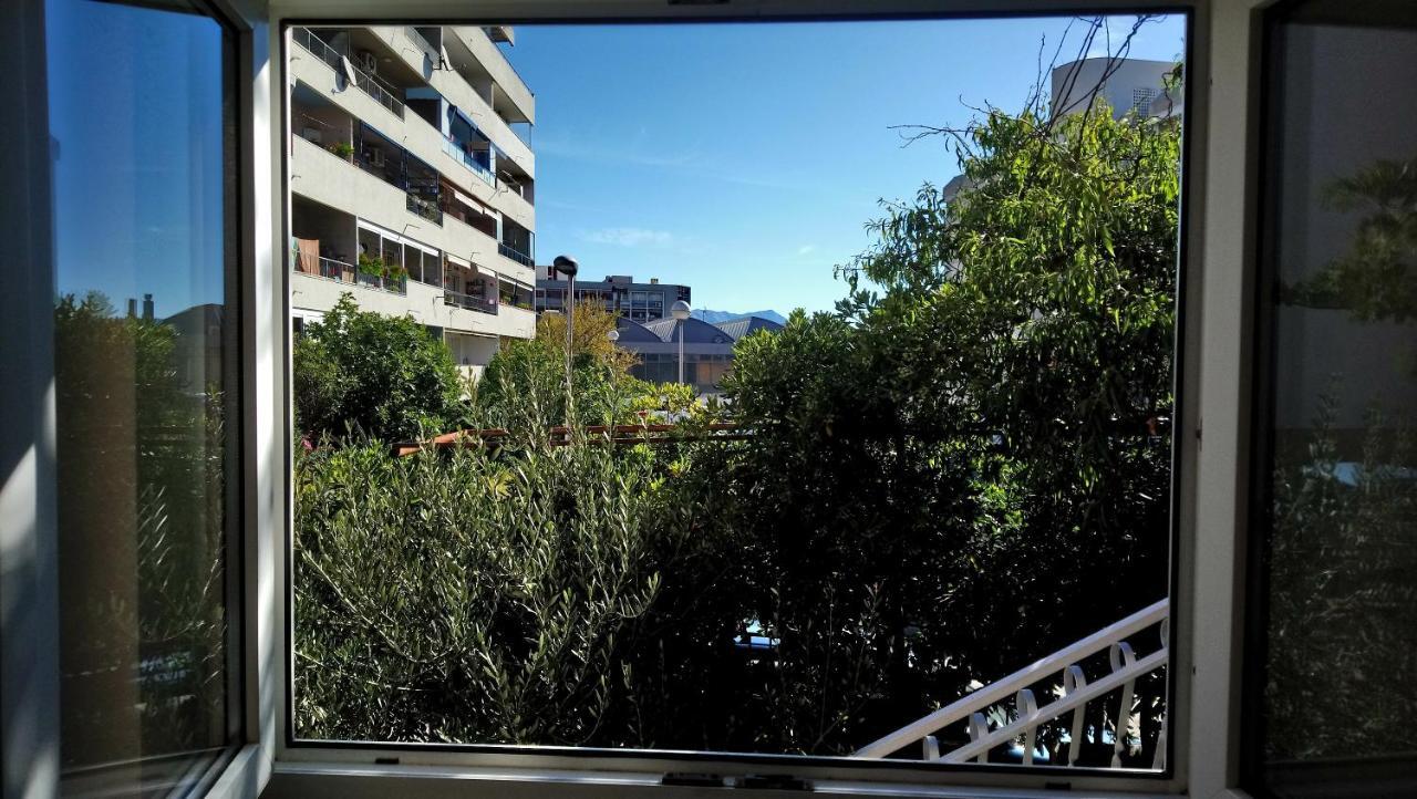 Split Symphony Veranda: Modern, New Apartment Exteriér fotografie